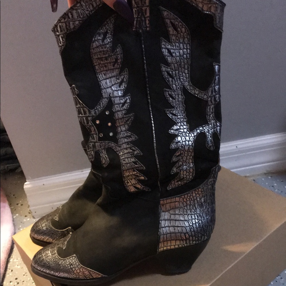 Suede black and silver boots